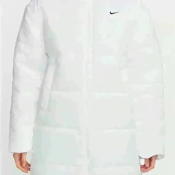 Women’s Classic Nike Puffer It’s a puffer if it’s bigger than norm doesn’t mat. - Picture 12 of 12